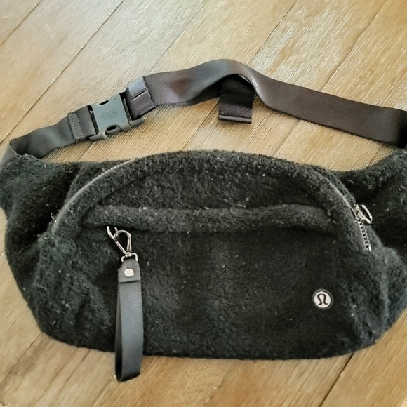 Lululemon On the Beat Belt Bag 5L Sherpa - Picture 2 of 4